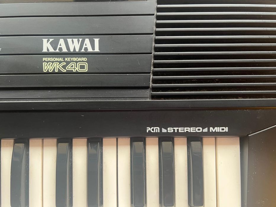Kawai WK-40 – Teclado Electrónico 49 Teclas + Carregador