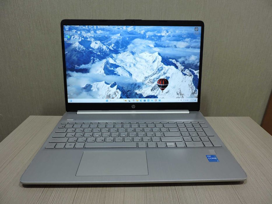 Шестиядерный HP /15.6" /Core i3-1215U/ОЗУ 16GB/SSD 256/UHD