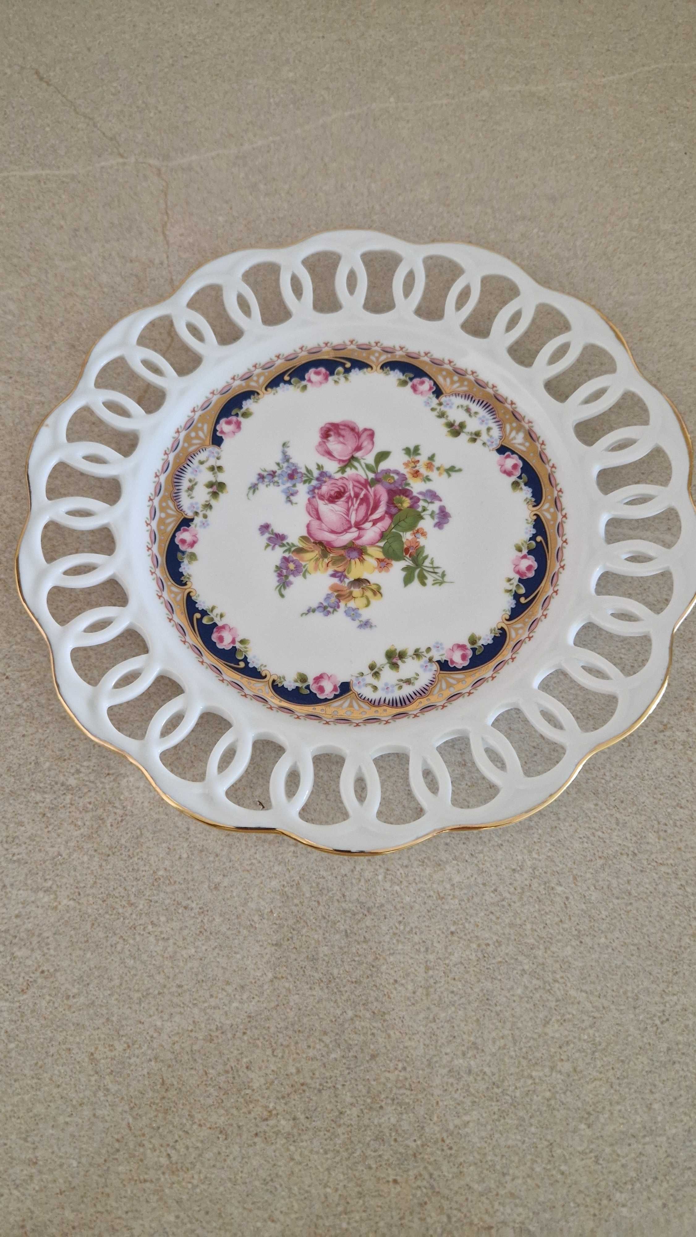 Prato decorativo de porcelana, T. Limoges, pintado à mão