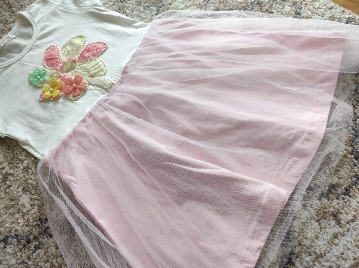 Biało różowa sukienka firmy breeze, 116, idealny stan