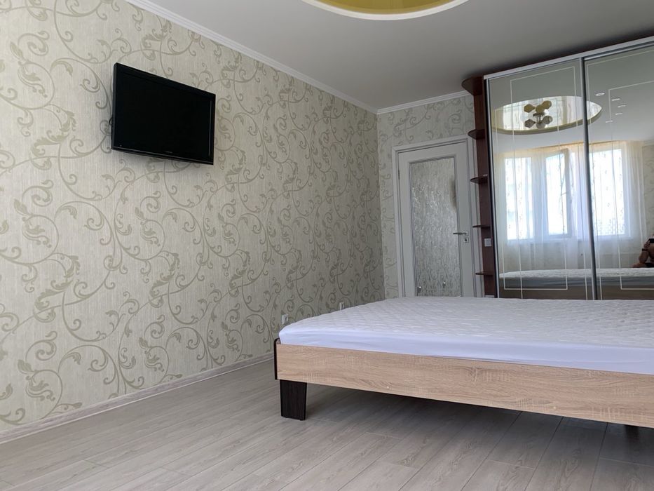 Оренда 1 кім. кв. 50 кв.м. з кухнею студією. Осокорки, ЖК Статус Град