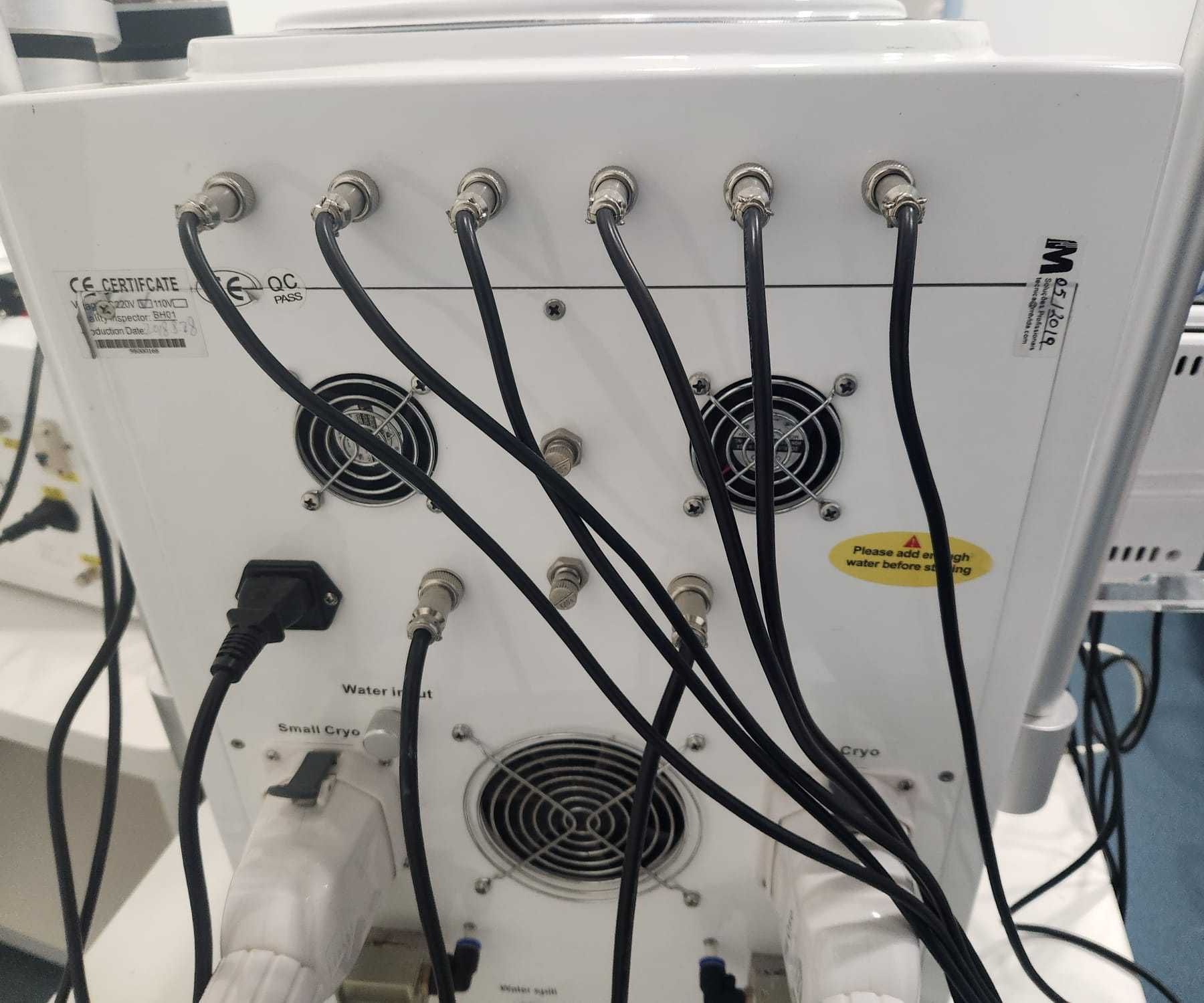 Máquina de Criolipolise  3 em 1 (Crio + Cavitação + Lipo-laser)