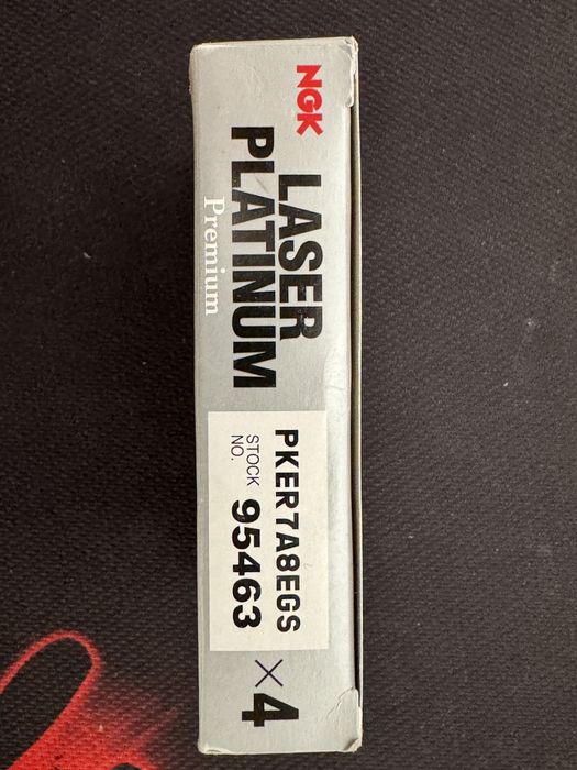 Свеча зажигания NGK Laser Platinum PKER7A8EGS 95463 комплект 4 штуки