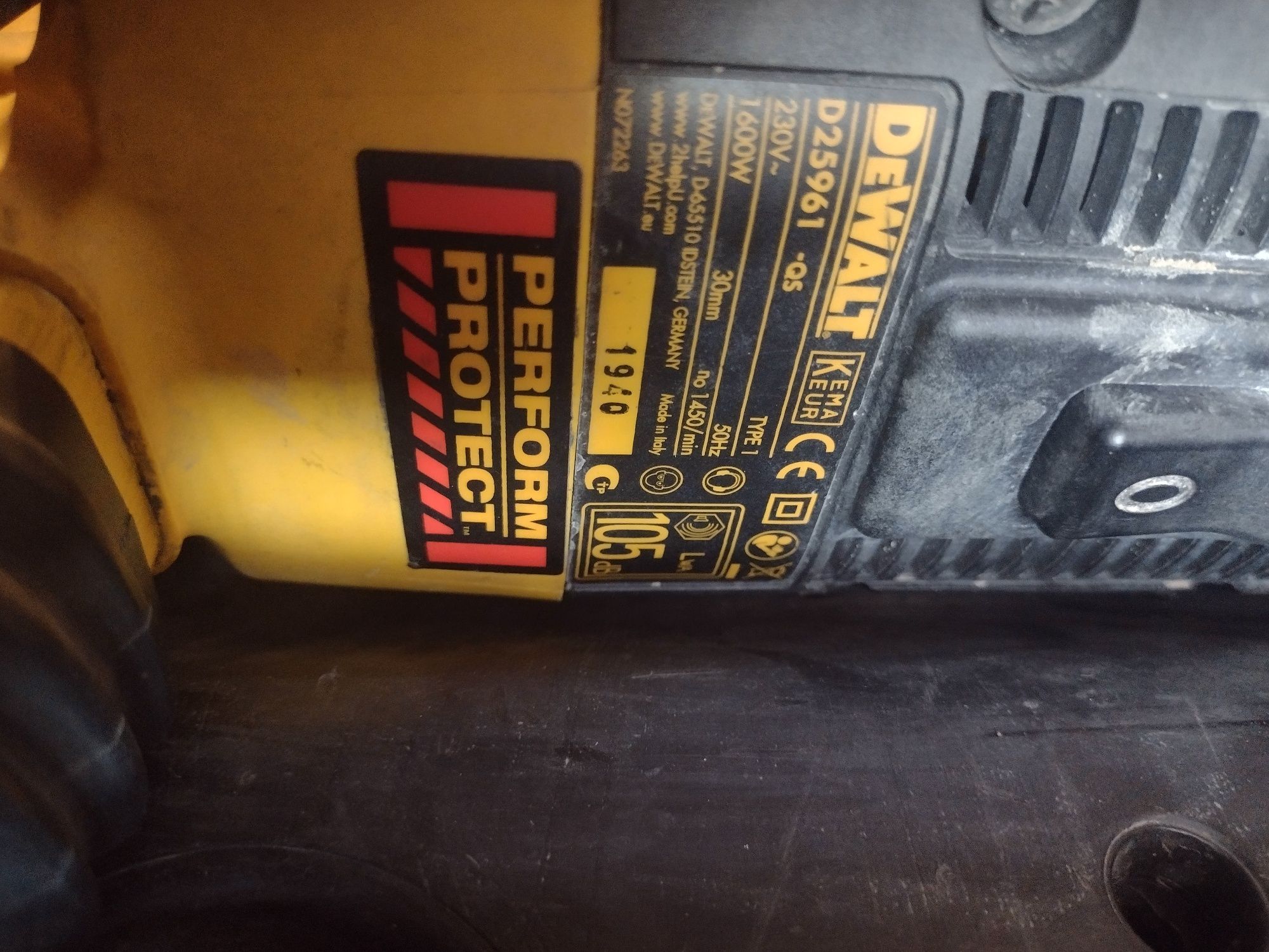 Młot wyburzeniowy DeWalt D 25961
