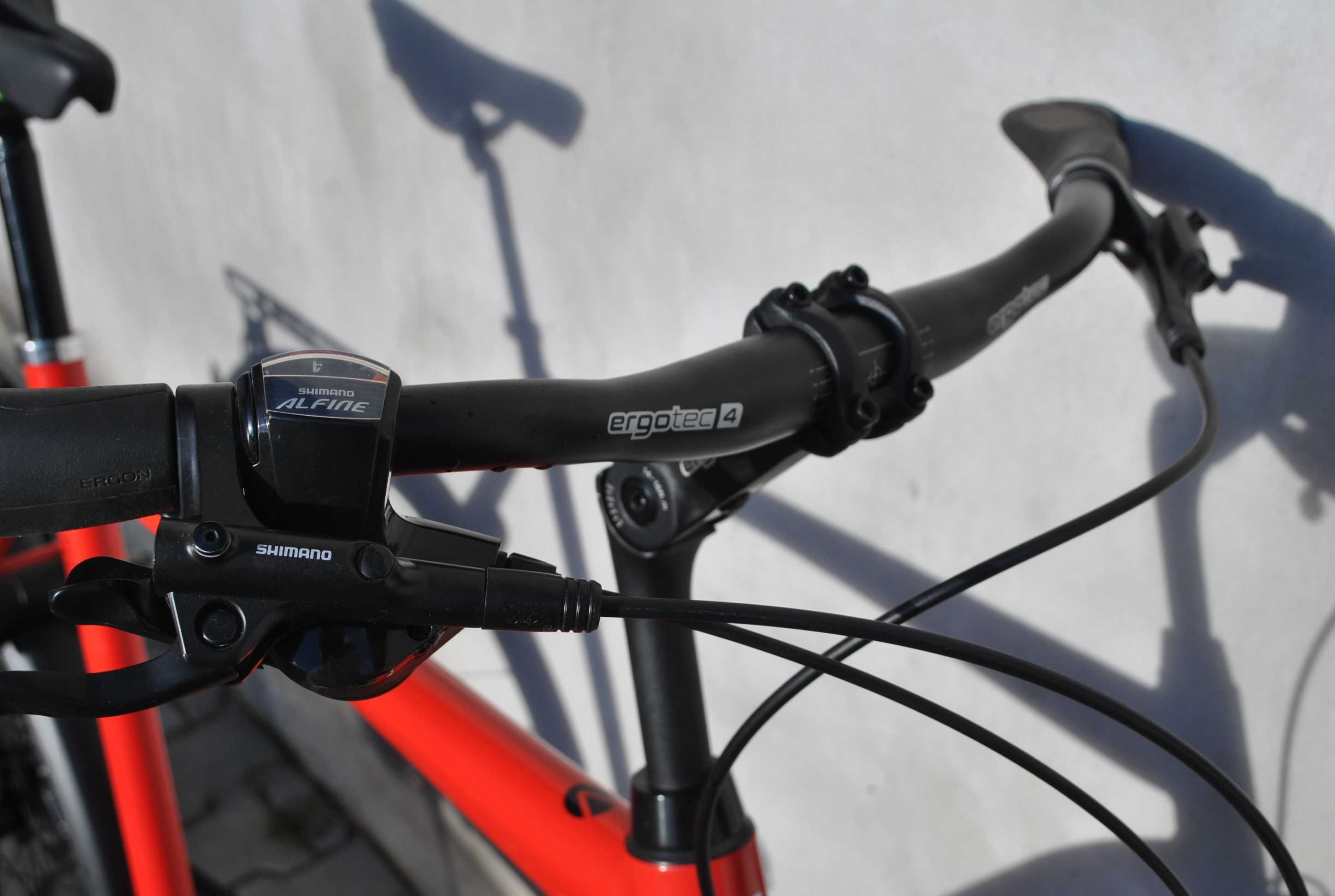 Idealny rower trekkingowy Velo De Ville A400 28" Shimano CZERWONY