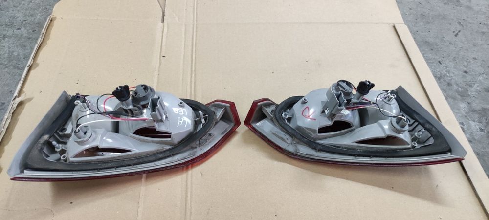 Lampa LED prawa lewa tył tylna w klapę Ford Focus mk3 III kombi oryg