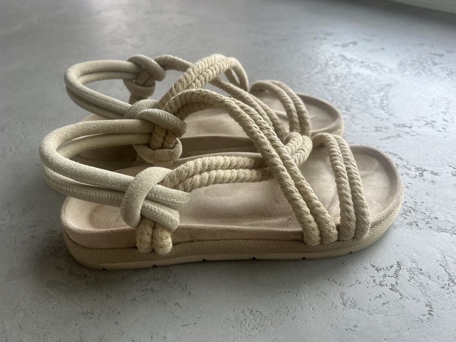 Чоловічі сандалі zara