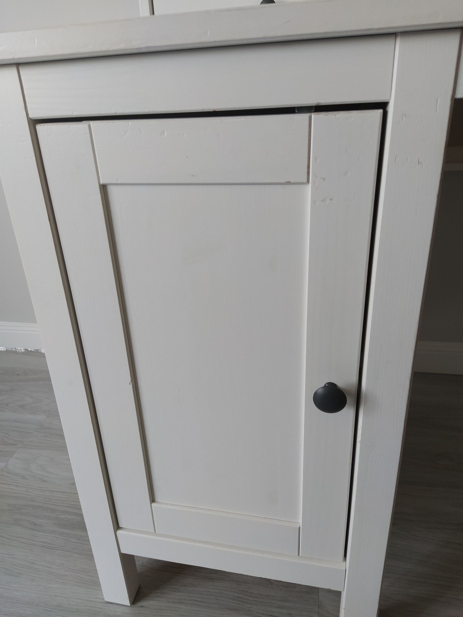 Białe biurko Ikea Hemnes biała bejca lite drewno