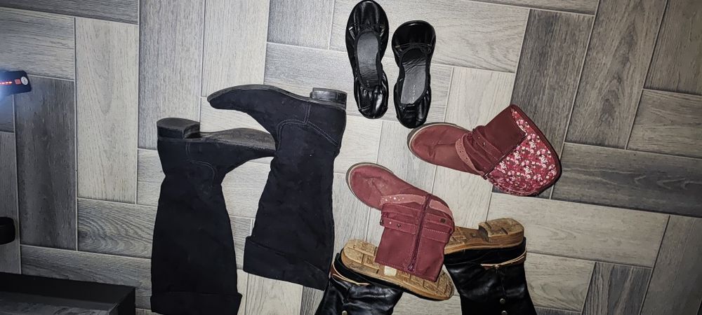 Віддам жіноче взуття 24 -24.5 см устілка