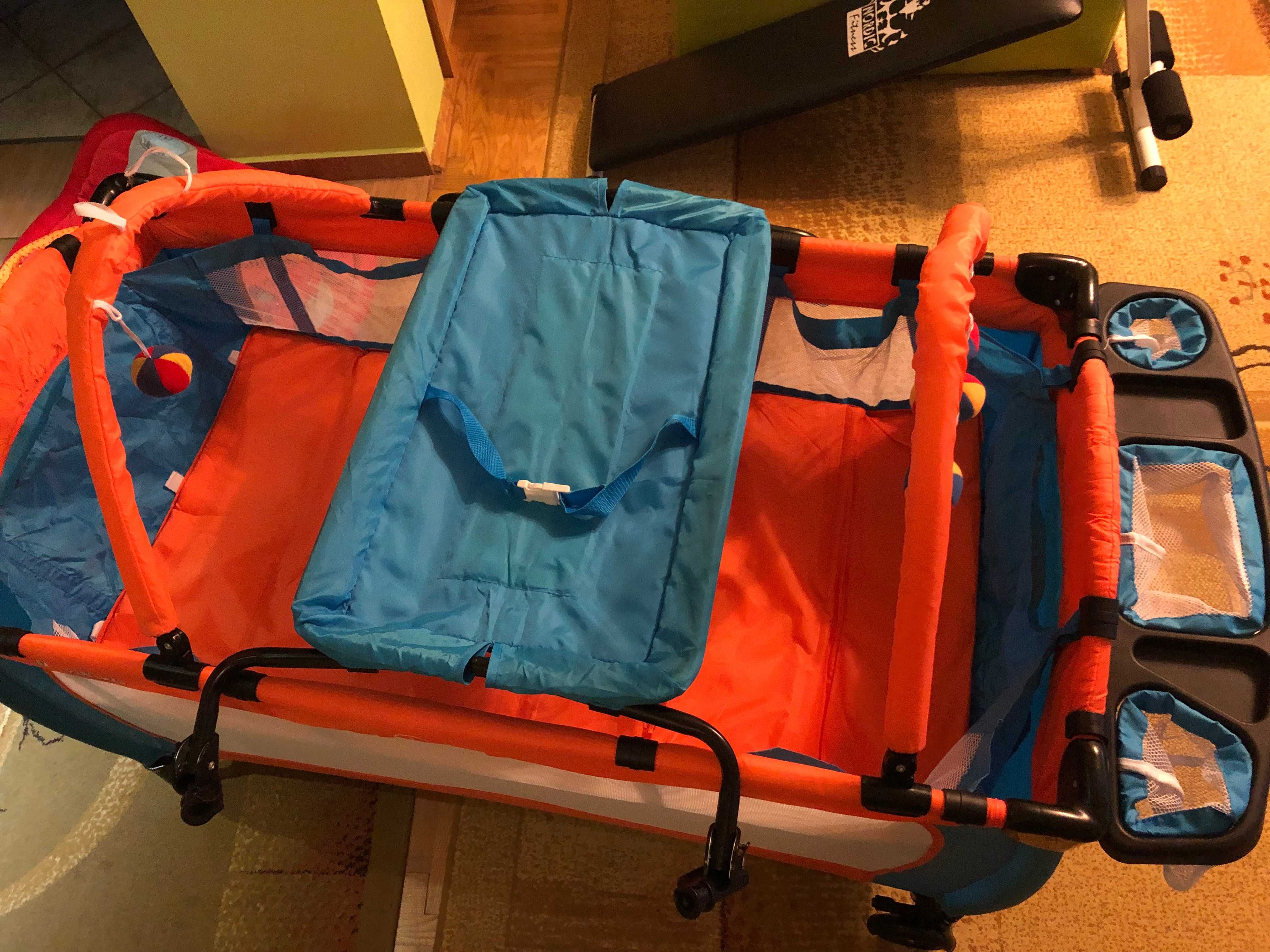 łóżeczko turystyczne dla dzieci pomarańczowo-niebieskie Moolino