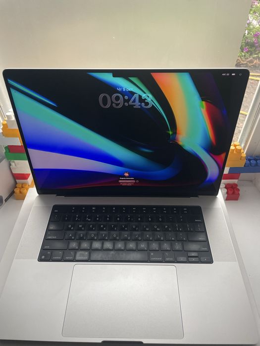 Macbook Pro 16 на чіпі M1 Pro офіційний