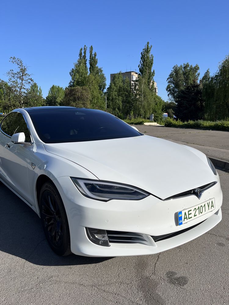 Tesla Model S 2016