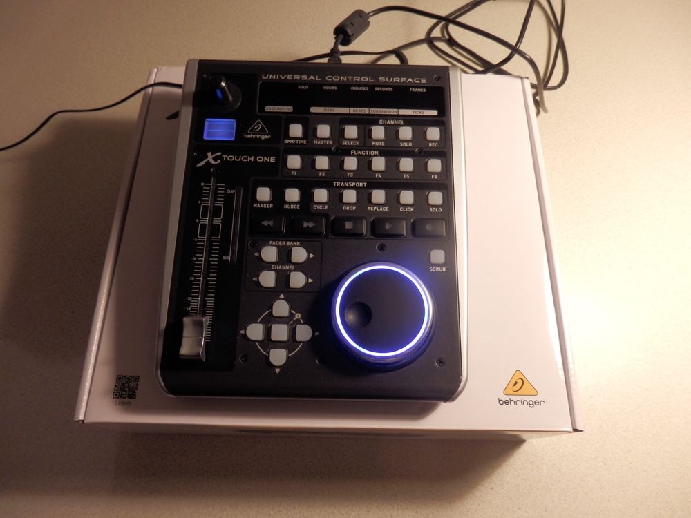 Behringer X Touch ONE Controlador MIDI, Daw com FADER MOTORIZADO
