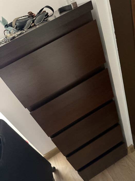 Sprzedam wysoką komode z szufladami
