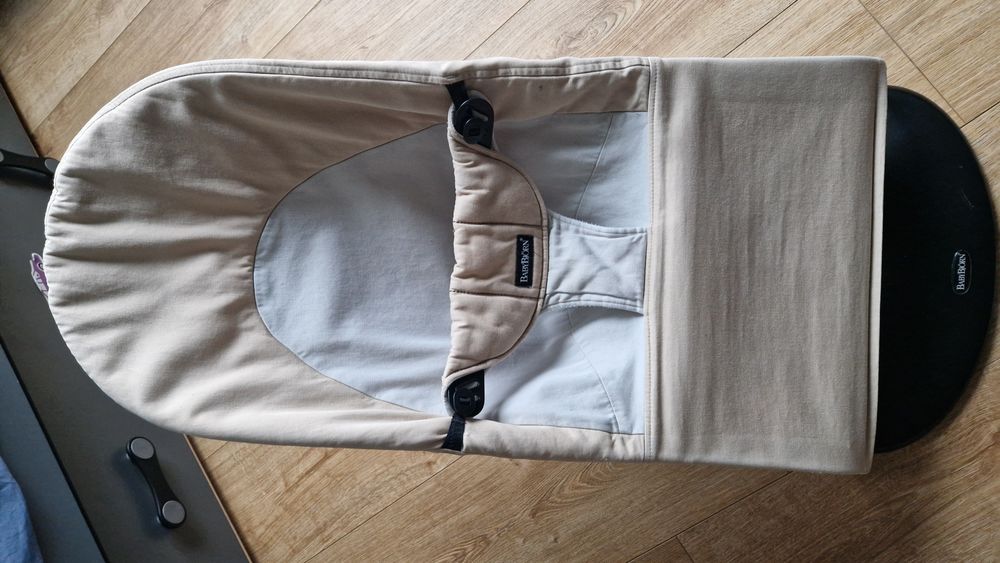 Leżaczek bujaczek babybjorn bezowy