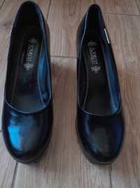 Женские черные кожаные туфли на каблуке