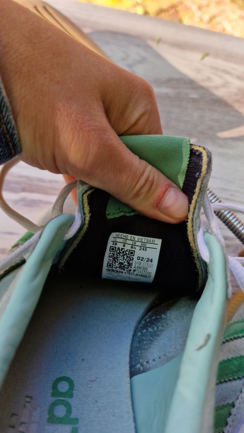 Замшеві кросівки Adidas Originals розмір 39