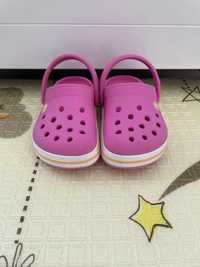 Дитячі Crocs для дівчинки в розмірі 6C