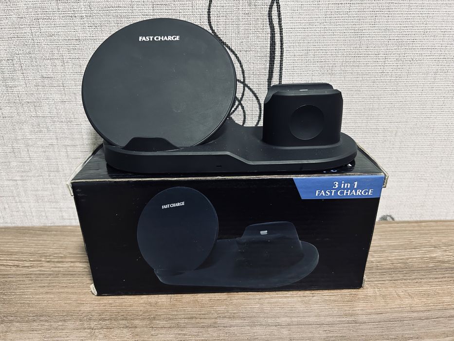 Беспроводное зарядное устройство 3в1.