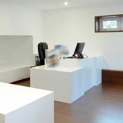 Secretária para recepção