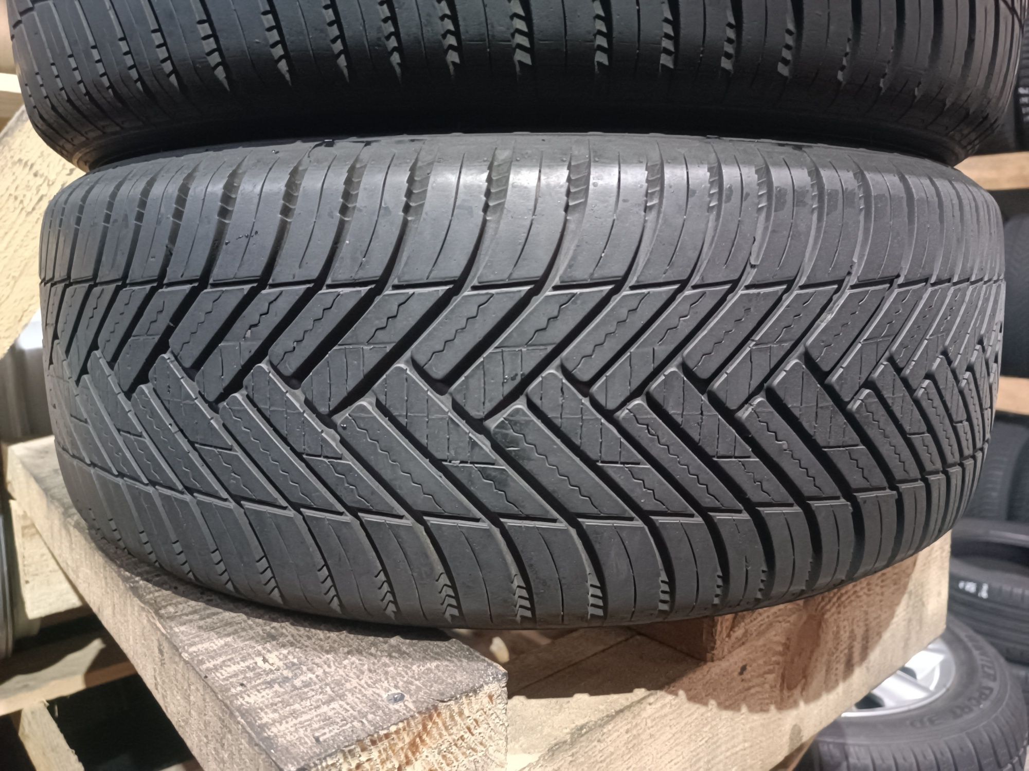 Всесезонні шини HANKOOK 215/55 R17 резина Р17
