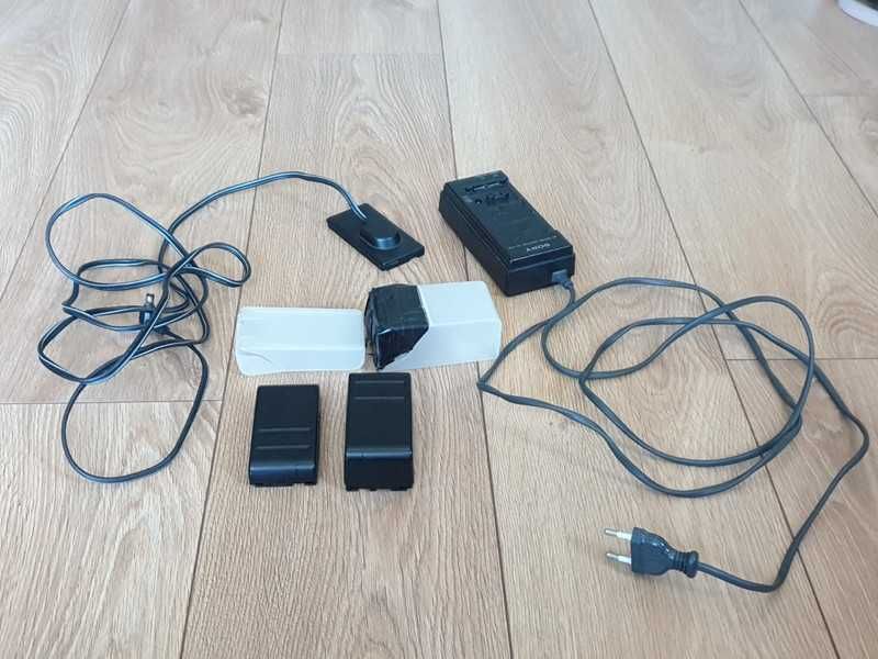 Sony Handycam CCD-F340E  kamera torba kasety baterie ładowarki