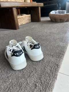 Queres acompanhar o mundo da Moda "Sapatilha VEJA"