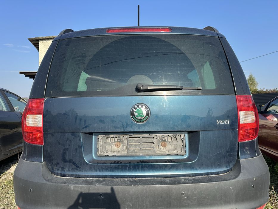 Крышка багажника ляда взборе Skoda Yeti