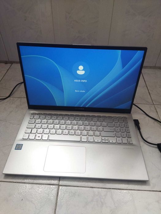 Portátil ASUS VivoBook i5 8ª Gen