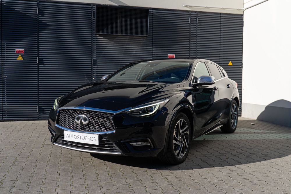 Infiniti Q30