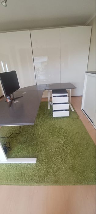 Mobiliario de escritorio branco