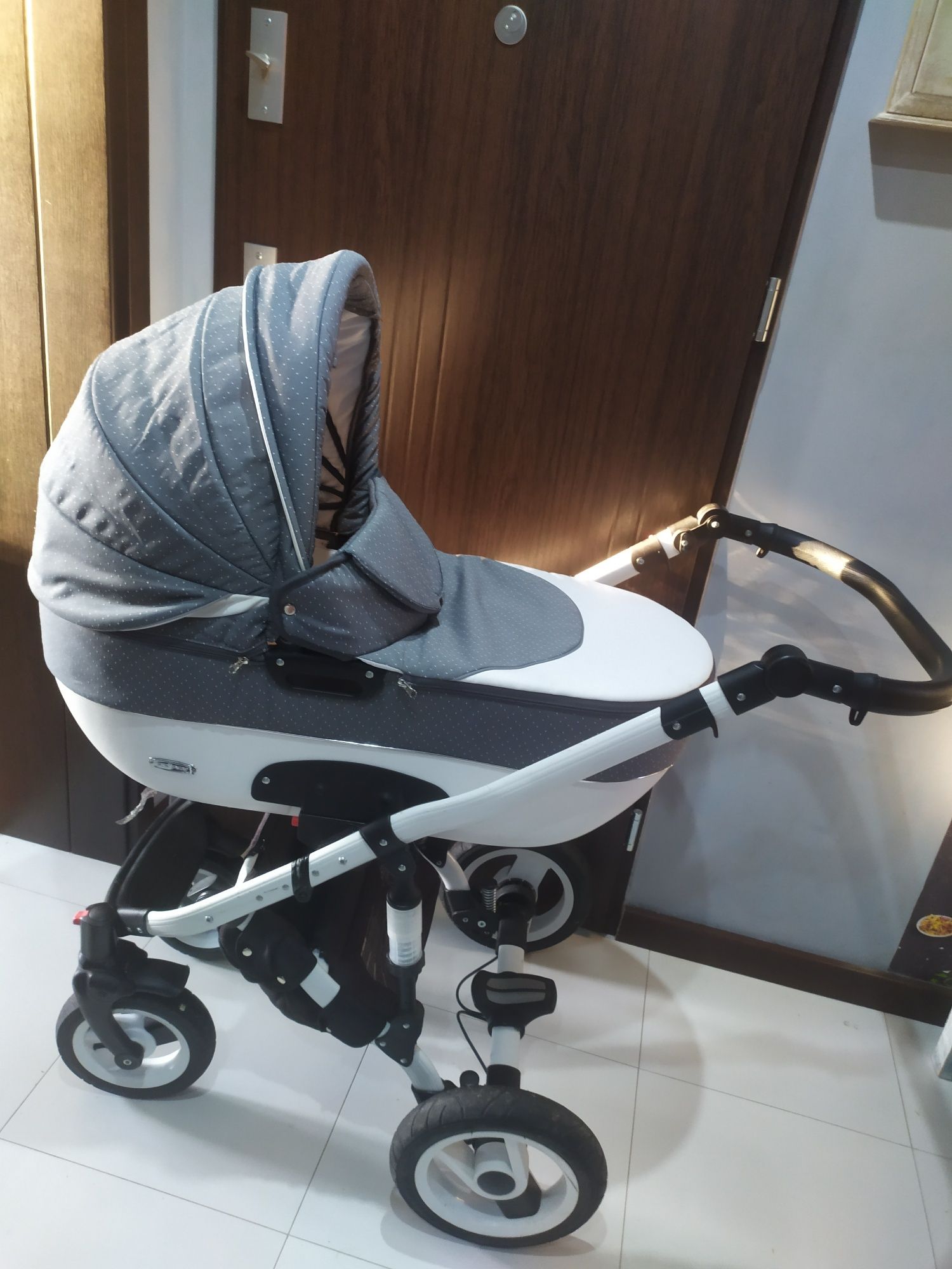 Wózek niemowlęcy gondola i nosidło