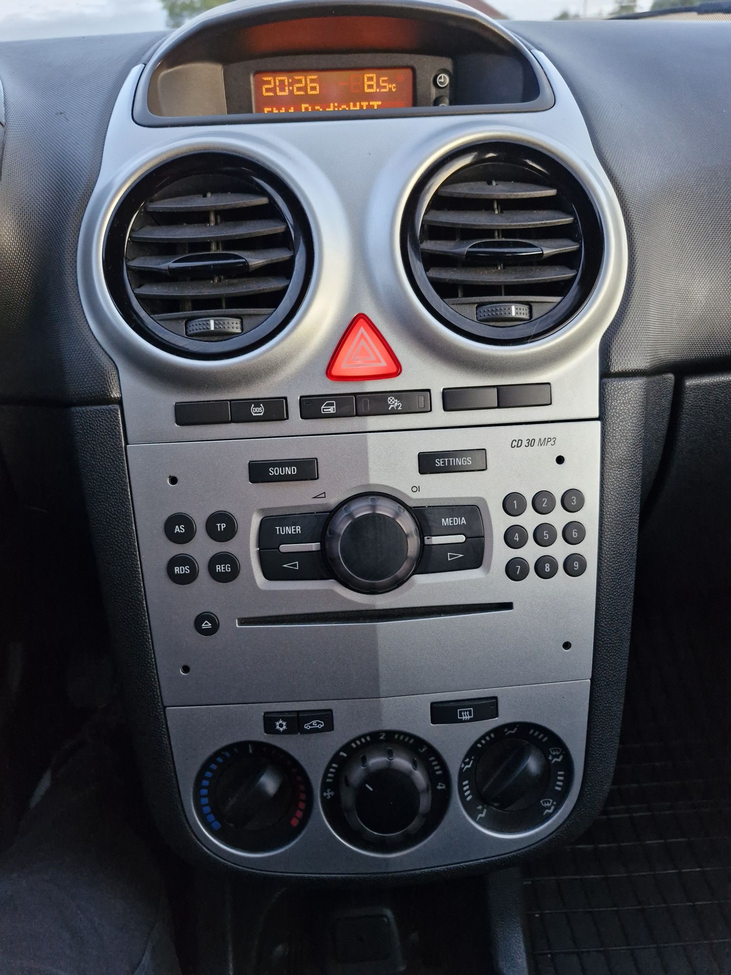 Opel Corsa 1.2 benzyna 2014 rok