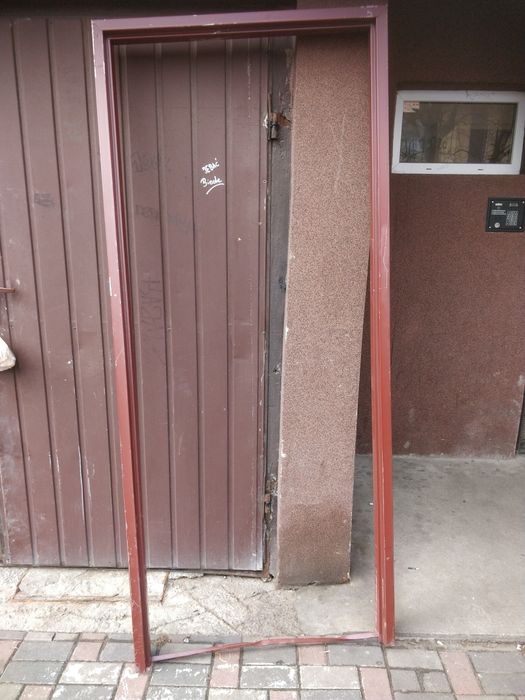 Sprzedam nowe futryny metalowe 80