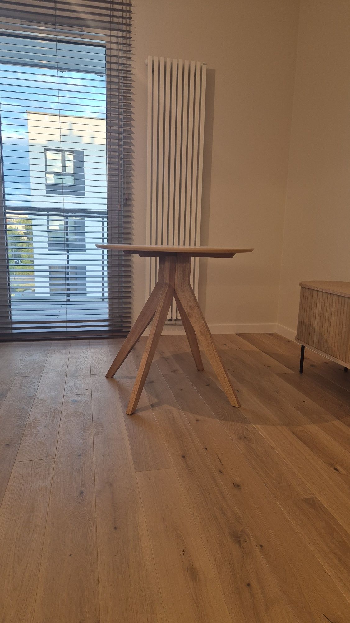 Sprzedam stół okrągły  srednica 80 cm