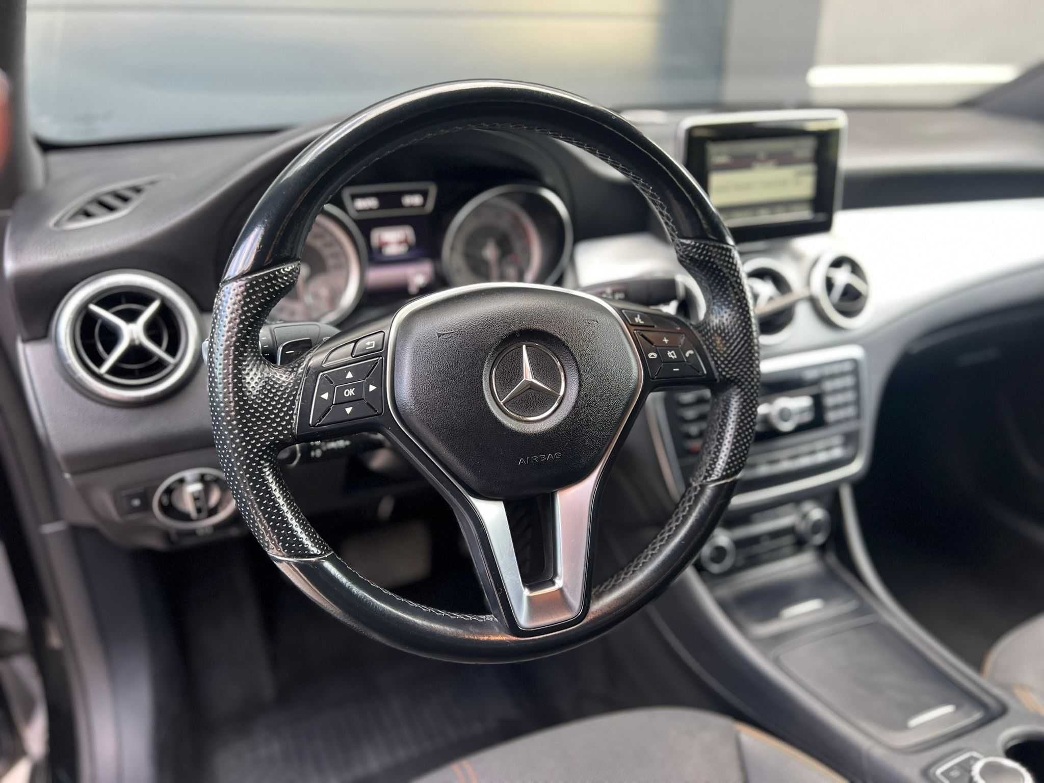 Mercedes Benz CLA 200