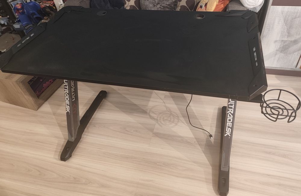 Biurko ultradesk dla graczy gamingowe podświetlenia