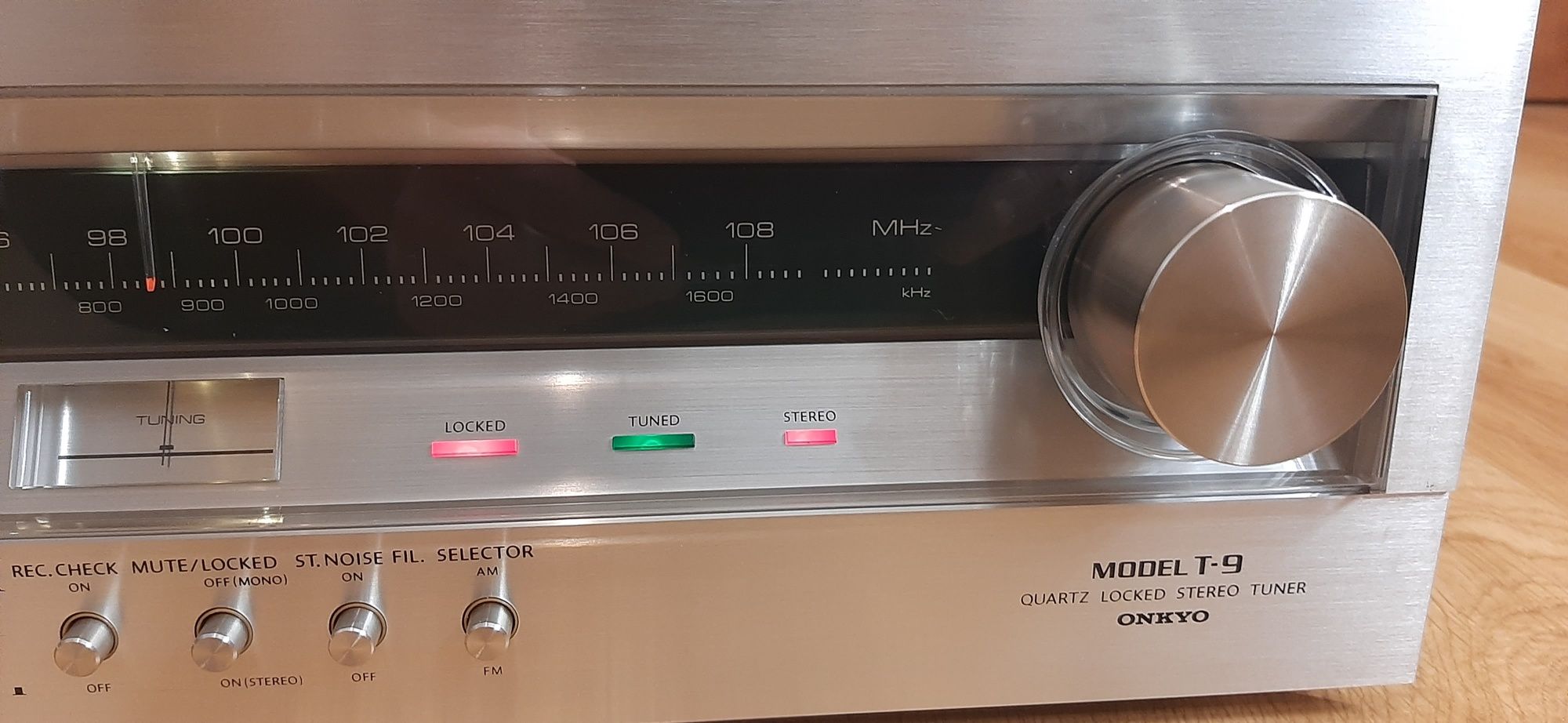 Onkyo Tuner Stereo T-9
