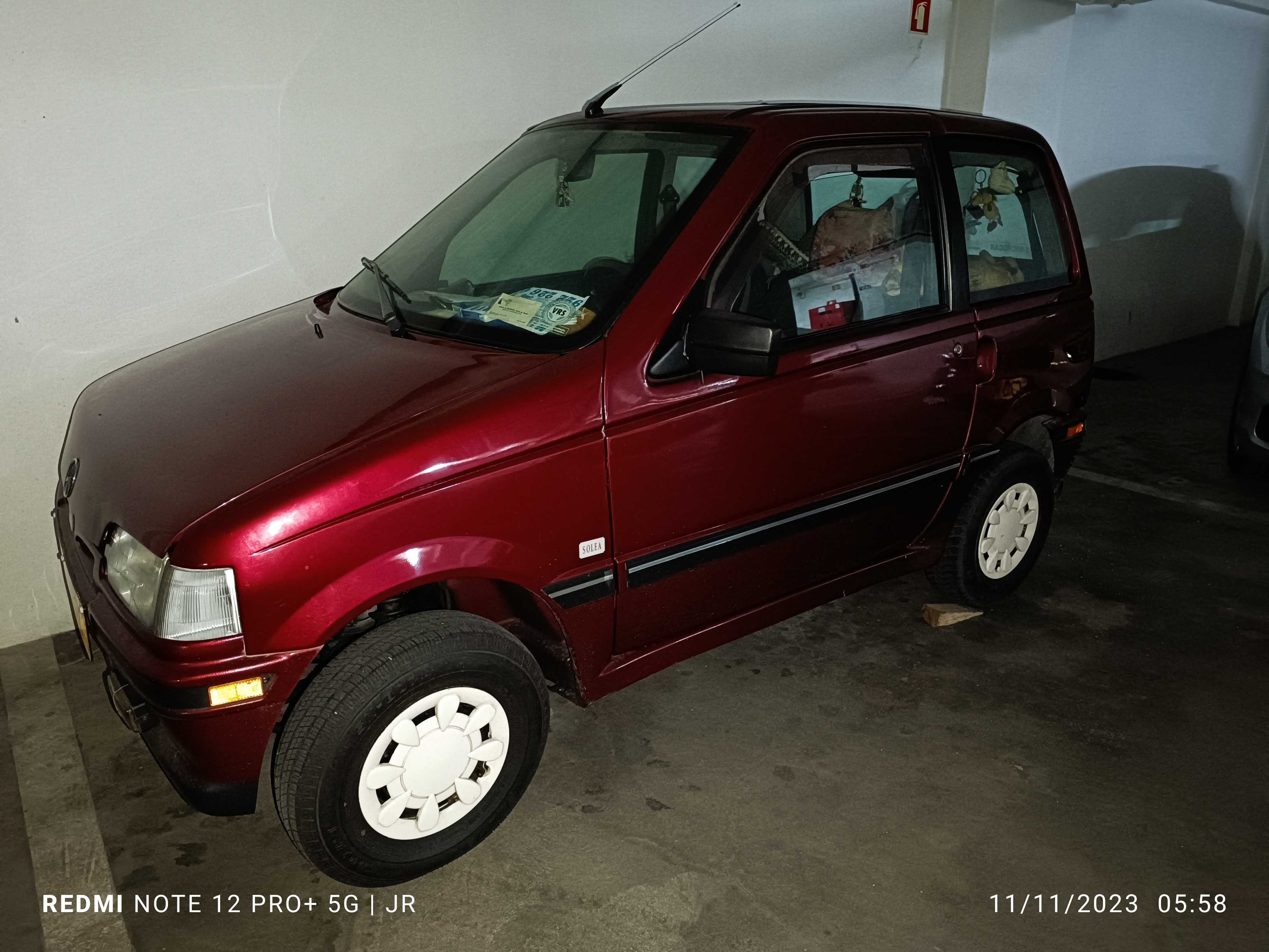 Microcar de garagem.