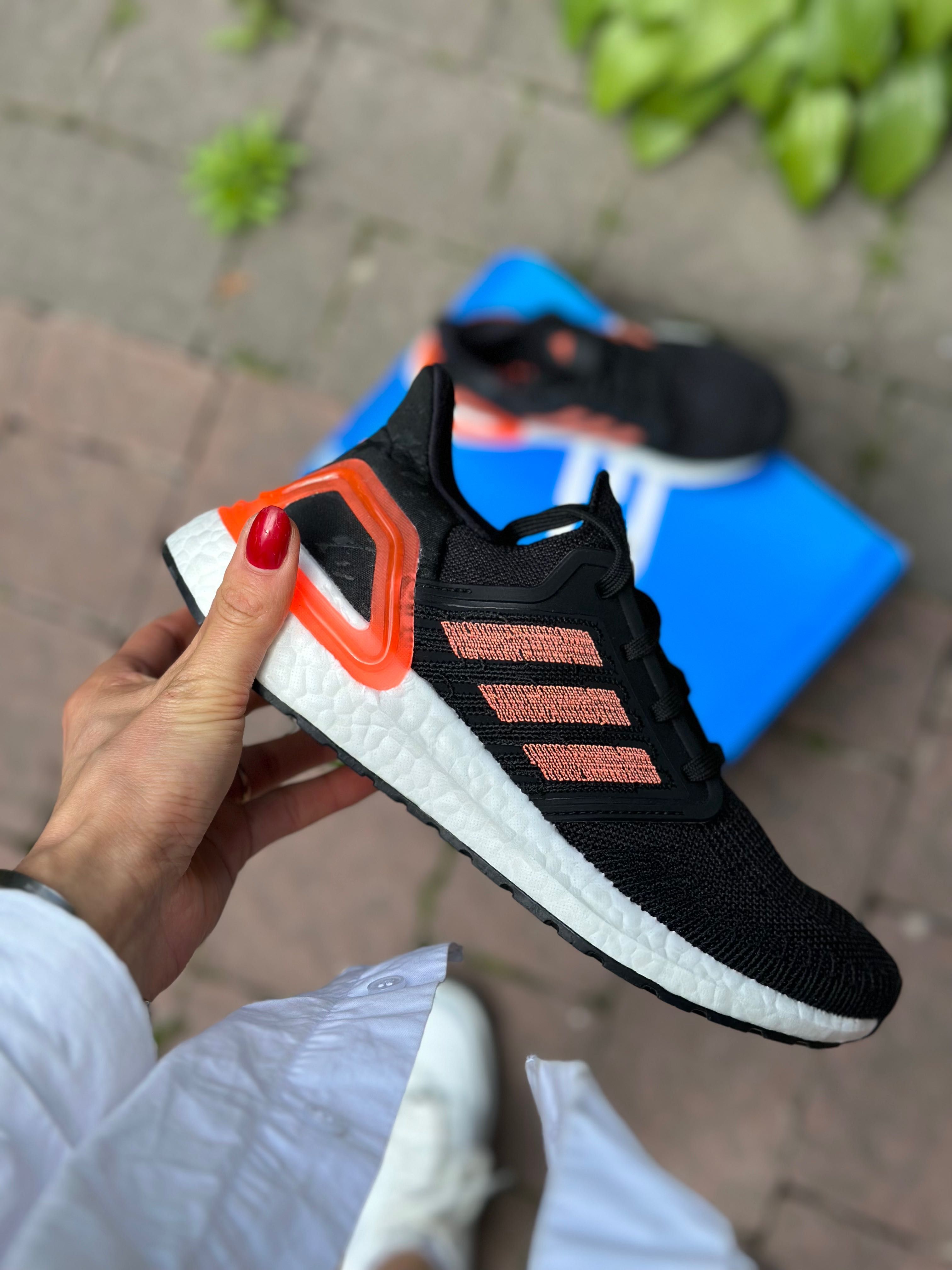 Жіночі оригінальні кросівки Adidas Ultraboost 20 W EG0717