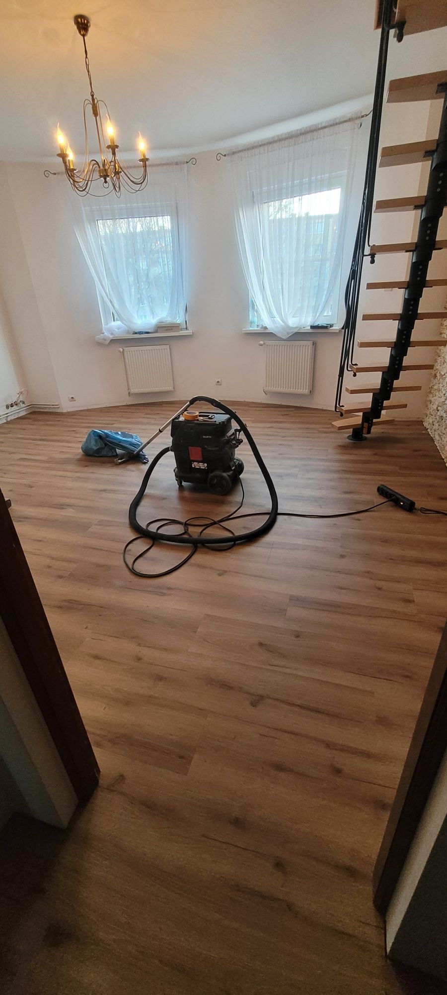 Montaż podłóg, drewno, panele, jodełka, listwy przypodłogowe
