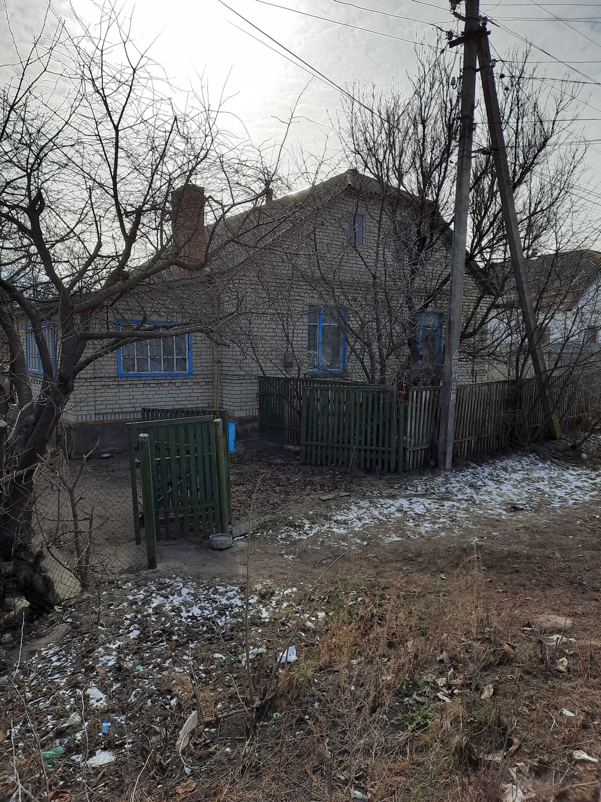 Продам будинок в селищі Ружин Житомирської області.