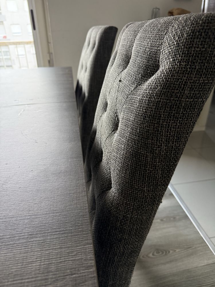 Mesa e cadeiras + aparador e espelho de sala