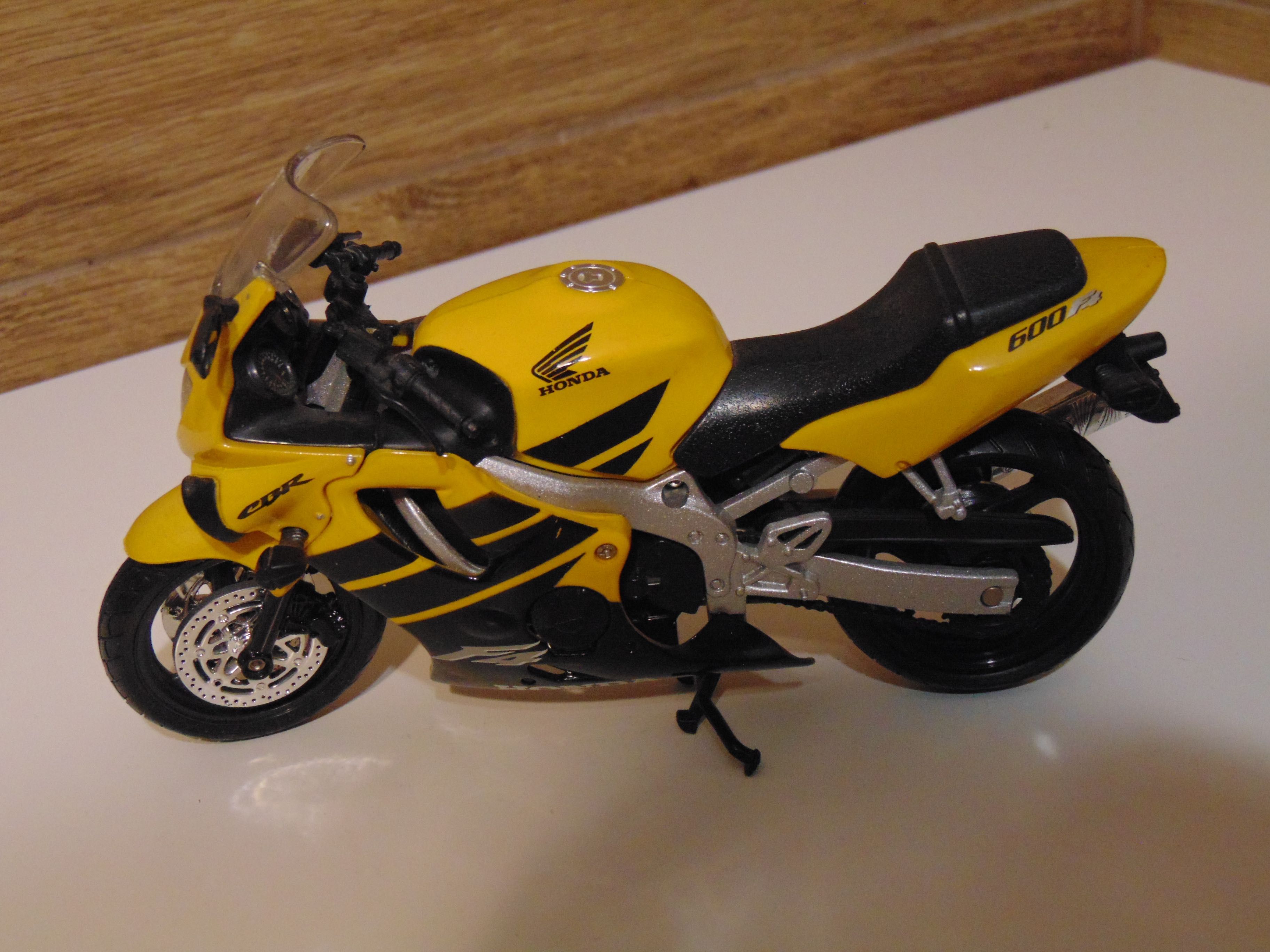 model motocykla Honda CBR 600 F4