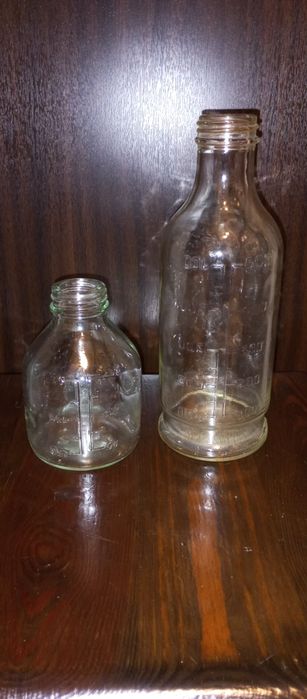 PRL Butelki szklane z podziałką do kroplówek z PRL 0,5 i 0,25 litra