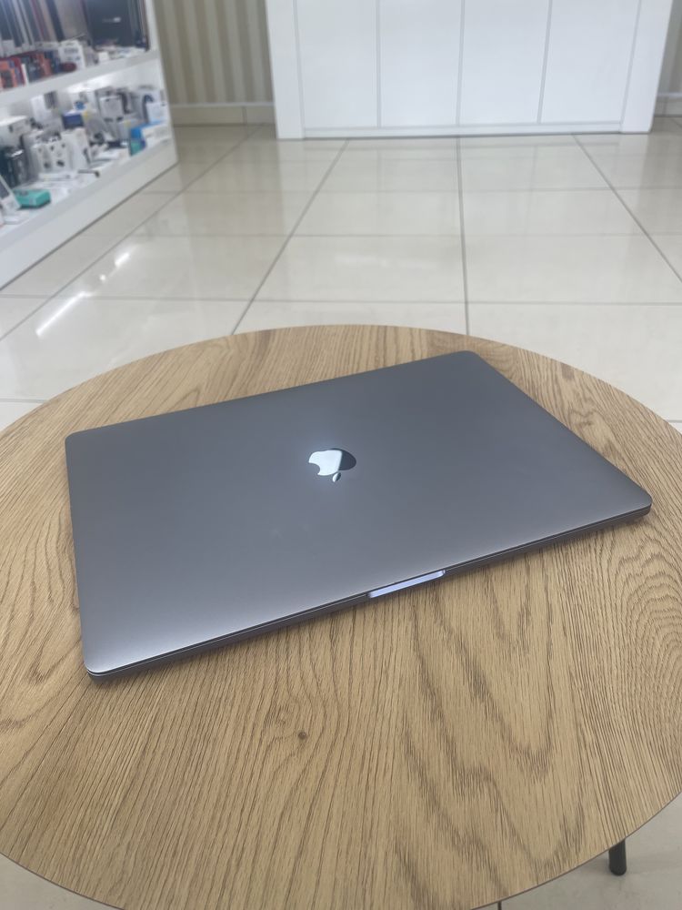 MacBook Pro 15 2017 i7/16/256Gb Space