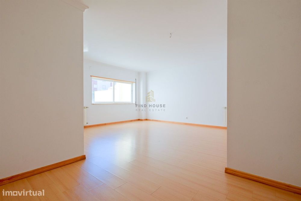 Vende-se T1 com garagem no Parque de São Domingos, em São Domingos de