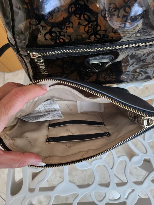 Mochila Guess preta transparente