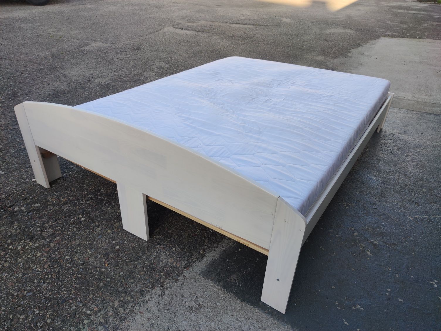 Łóżko sypialniane z materacem 140/200 cm