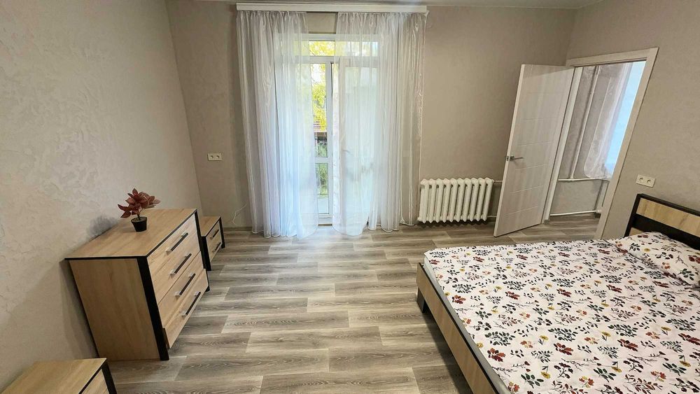 Здається в довгострокову оренду 3-х кімнатна сталінка